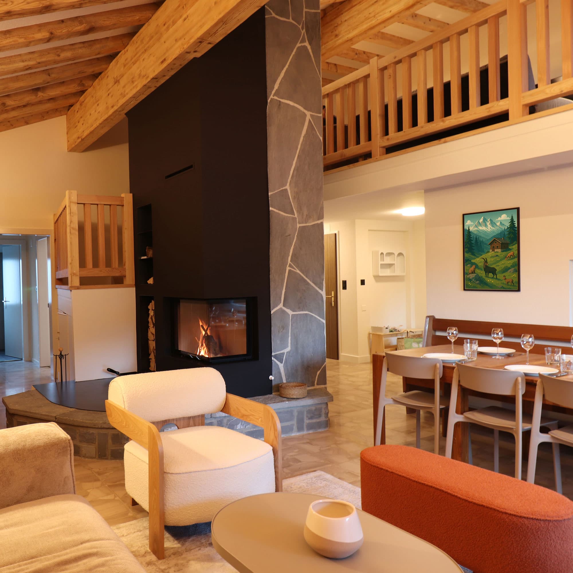 Séjour · Cheminée centrale